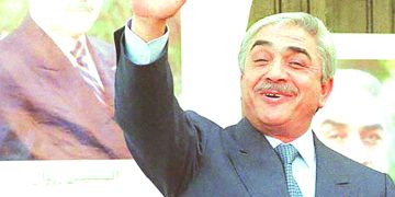 زروال.. مهنـدس إطفـاء نـار الفتنة واسترجـاع السلــم