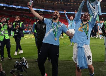آيت نـوري يفــوز بأول ألقابـه مـع مانشستر سيتـي