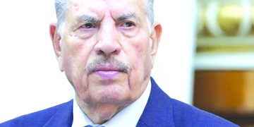 زروال كـان ثابتا راسخ الرؤية يقود السفينة بعـزم وهـدوء