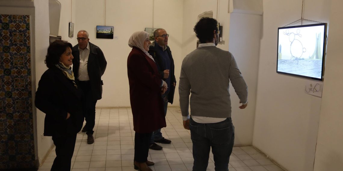 حوار بصـري بـين الفنان وبيئته الثّقافية والاجتماعية