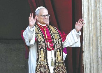 جولة البابا الأولى من نوعها.. دلالات ورمزيــة