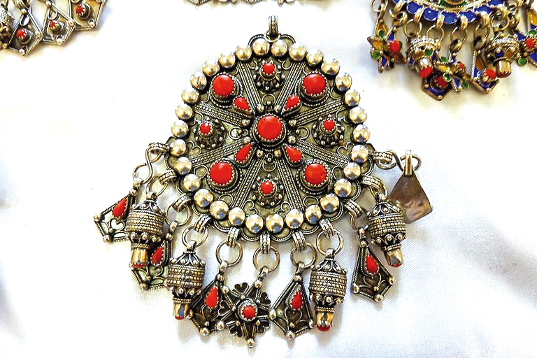 فضّة آث يني..رسائـل مدادها الأمجـاد