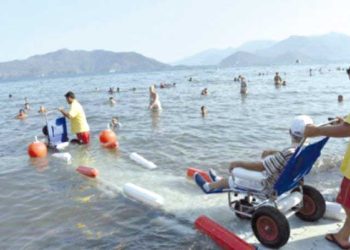 أطفال تمالوس من ذوي الهمم في رحلــة شاطئيــة