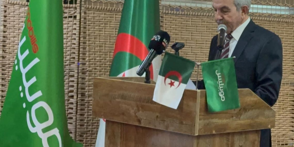 القصيد يعكس جماليات “العربية” ويغني الإرث الأدبي