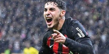 شعايبي يقود فرانكفورت لتعادل مثير أمام كولونيا