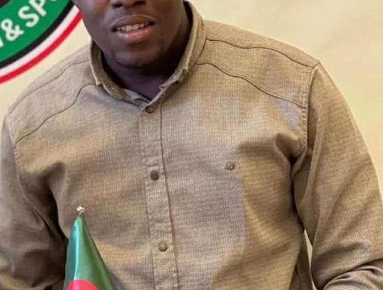 الشاعـر ينزل  إلى “ساحة التفاعل” ليسمـع صدى نصــّه