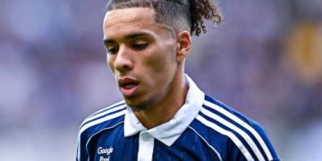 قبال يمنح أف سي باريس بطاقـة البقاء مبكـرا