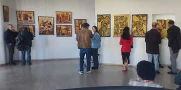 التجريـد في «لقــاء متجـدّد» بثـلاث رؤى فنـية