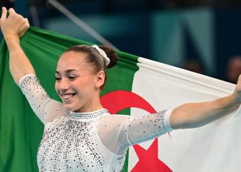 نمور مرشحة للتّتويـج بلقب الفردي العام على جهـازين