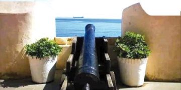 قصـــــــر ريـــــاس البحــــــر.. حصــــــــــــــن الذاكــــــــــرة المنيــــــــــــــع