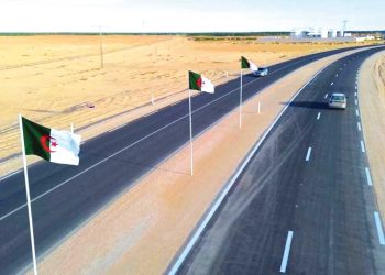 تندوف..مشروع ازدواجيـة طريق المطار ينطلق الأسبوع المقبل