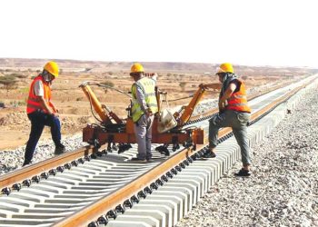 سكة الجزائــر- تمنراسـت..شريـان اقتصادي يعـزز الاستثمار