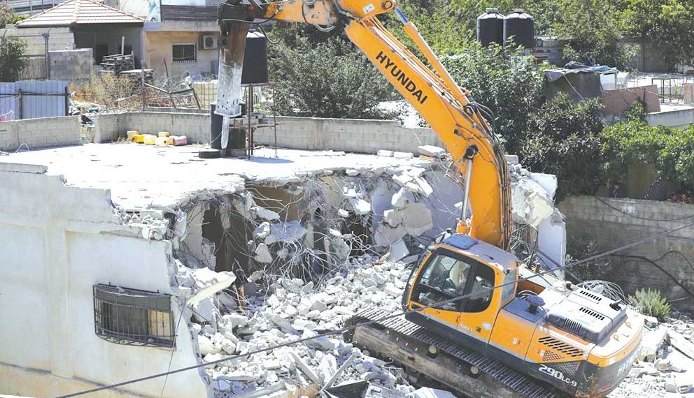 ثلاثة شهــداء بينــهم طفل وجرافات الاحتلال تهدم منزلا ببيــت لحــم