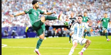 عمورة يغيب إلى غاية نهاية الــدور الأول من كـأس العالـم