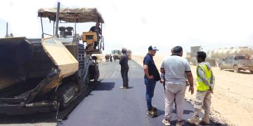 تمنغست .. أشغال متواصلة لتحسين طريقـين وطنـيين