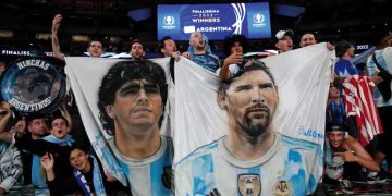 ميسـي ومارادونــا يتقاسمــان رقمـــا تاريخيـــا