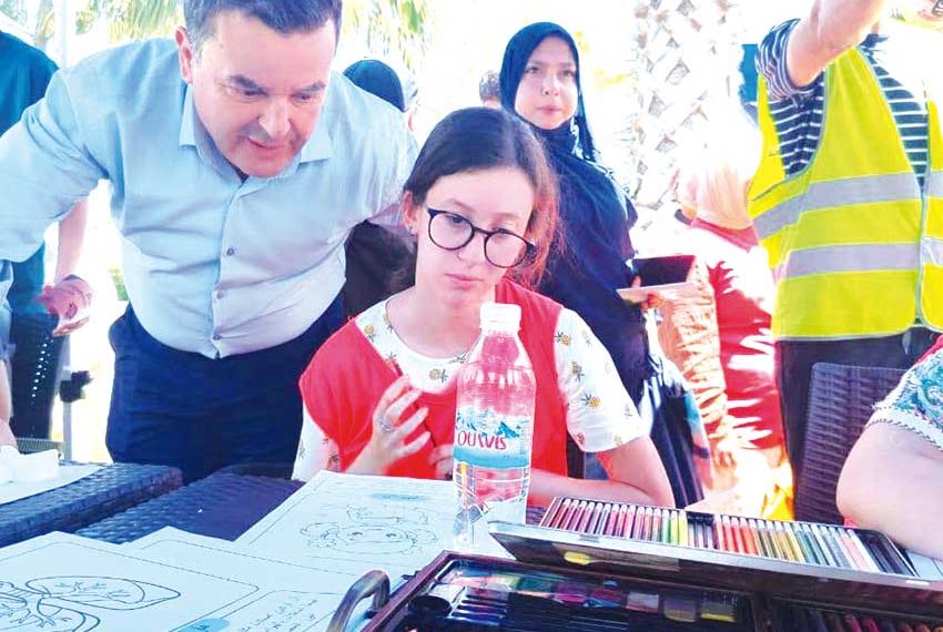 “قاطـرة المعرفـة” تكسر نمطية التلقين..
