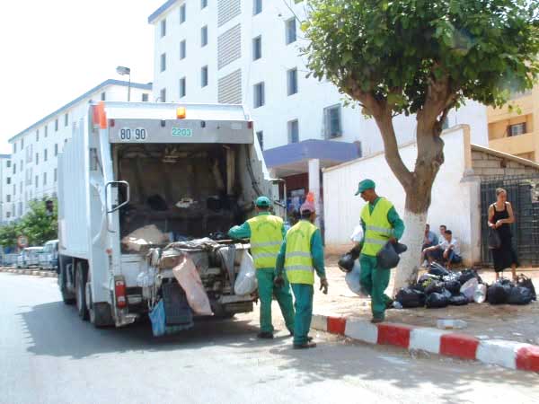 جنود النّظافة بسطيف.. عيون لا تنــام