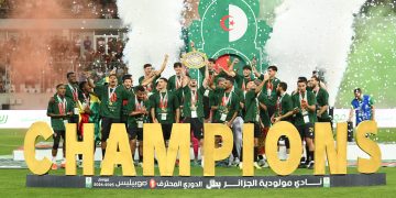 ”العميد” يتسلم درع اللقب رقم 10