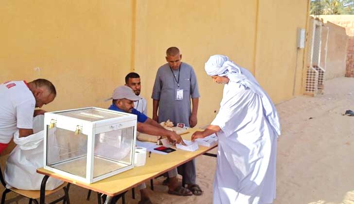 إقبال النّاخبين يتحـدّى حرارة الصيف بتندوف