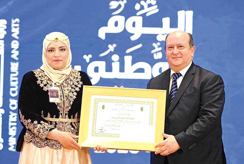 سكيكدة تكرّم الشاعرة أحلام بــن دريهم