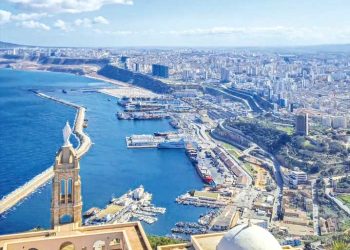 شواطئ وهـران سحر الطبيعة وتاريخ ينبض بالحياة