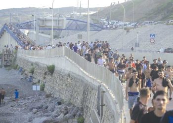 إسبانيــا تنشــر الجيــش في سبتــة والاتحاد الأوروبي يعرض الدعم