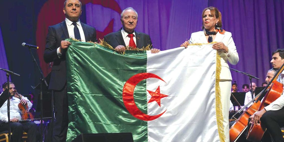 جزائــر الأحــرار تكـرّم ملحّـن نشيــد «قسمـا»