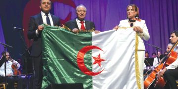 جزائــر الأحــرار تكـرّم ملحّـن نشيــد «قسمـا»
