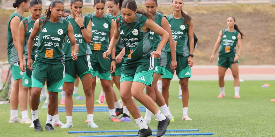 المنتخــب الوطنـي يـواصل تحضيراتـه بوهــران
