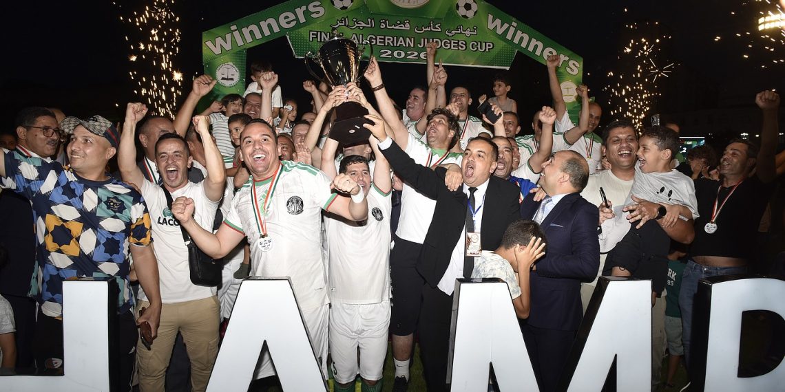 فريق مجلس قضاء تيبازة يتوّج بكأس القضاة لكرة القدم