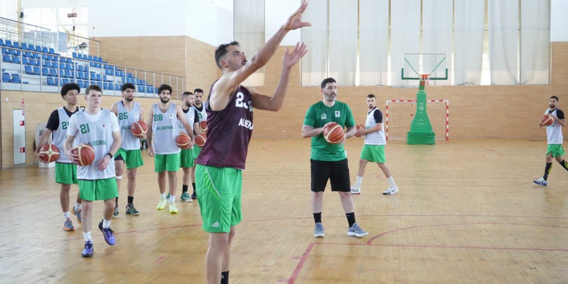 المنتخـب الوطني لكـرة السلـــة يقيم تربّصـه الثالــث بالعاصمــة