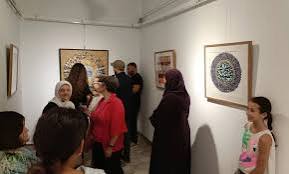 ”ترانيــم حروفيـة” بريشة علالو في “فيلا عبد اللطيف”