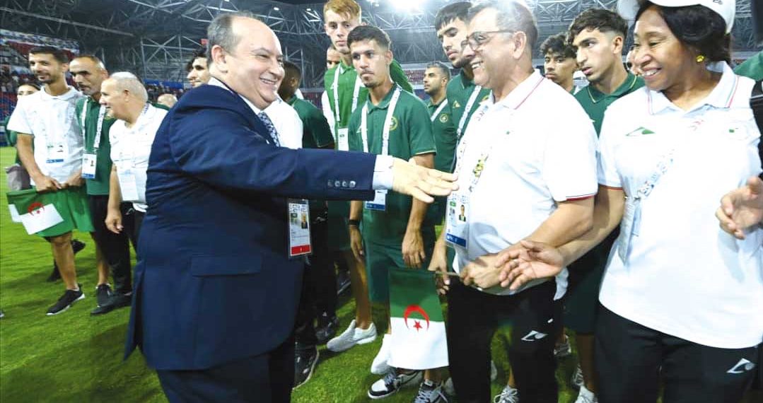 ارفعوا الراية الوطنية عاليا يا أبطال..