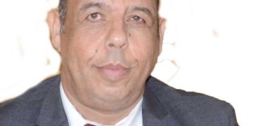 الإنسـان بـــين الشاشـة والواقــع