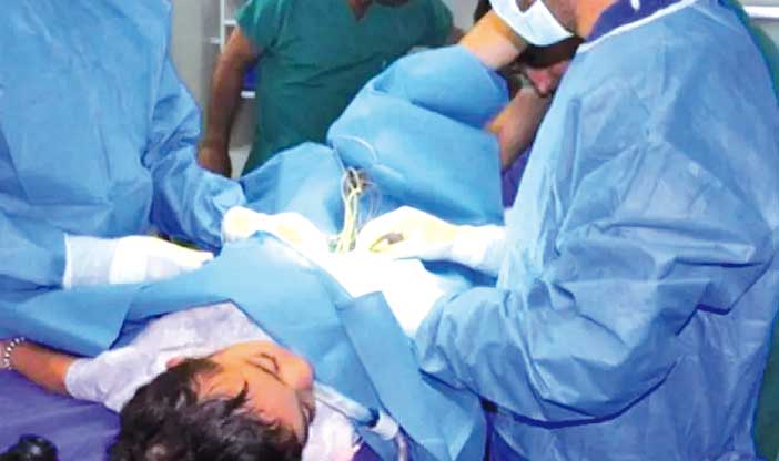 عمليــات جراحية مجانية للأطفـال المصـابـين بتشـوهــات خلقيـــة