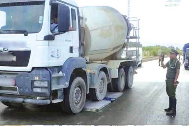 خنشلـة.. دعــم وحـدات الــدرك الوطني بجهازيـن لــوزن الحمولـــة