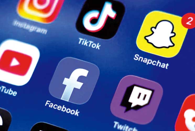 29 ولايـــة أمريكـيـــة تـلاحـق «ميتــا».. قضائيـا