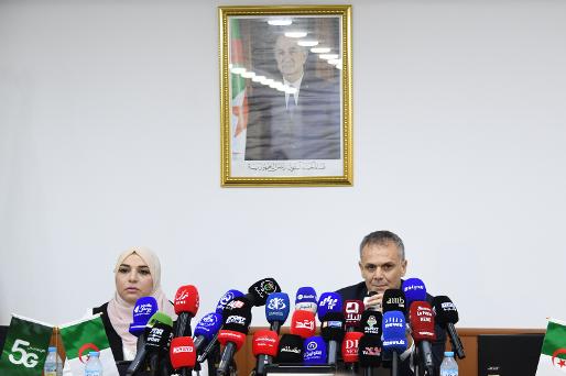 نعلق آمالا كبـيرة علـى الرياضيّين لتشريـف الرايــة الوطنيــة
