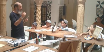 الأطفال يستكشفون أصالة الفنــون بقصـرــ الرياس