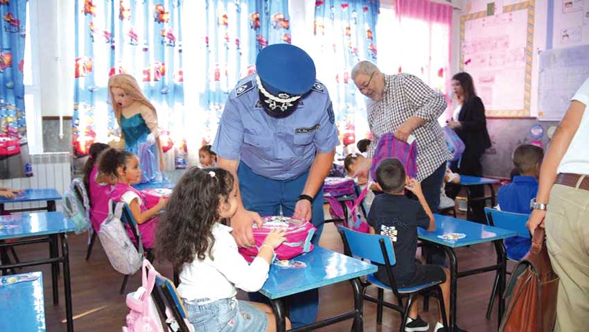 850 محفظـة تــزرع البسمة في وجـــوه تلاميــذ تندوف