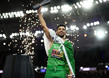 سجاتي يتجاوز وانيوني وآروب وينصّب نفسه بطلا في سباق تاريخي