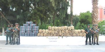 القضاء على مهــرّب وحجـز 1660 كيلوغـرام مــن الكيـــف