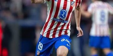 برشلونة قد يفوز بصفقة جوليان ألفاريز