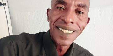 العمل الفني بين النقد والناقد